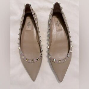 Valentino Nude (Poudre) Patent Rockstud Flats Size 38.